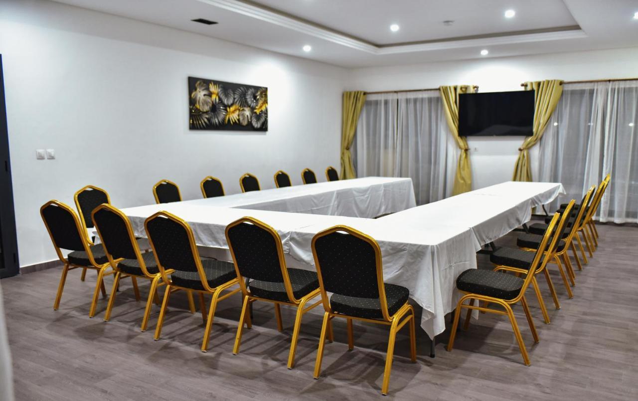 Robert'S Hotel Abidjan Buitenkant foto