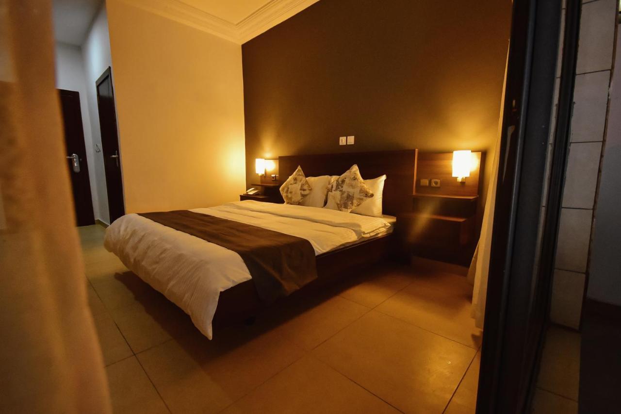 Robert'S Hotel Abidjan Buitenkant foto