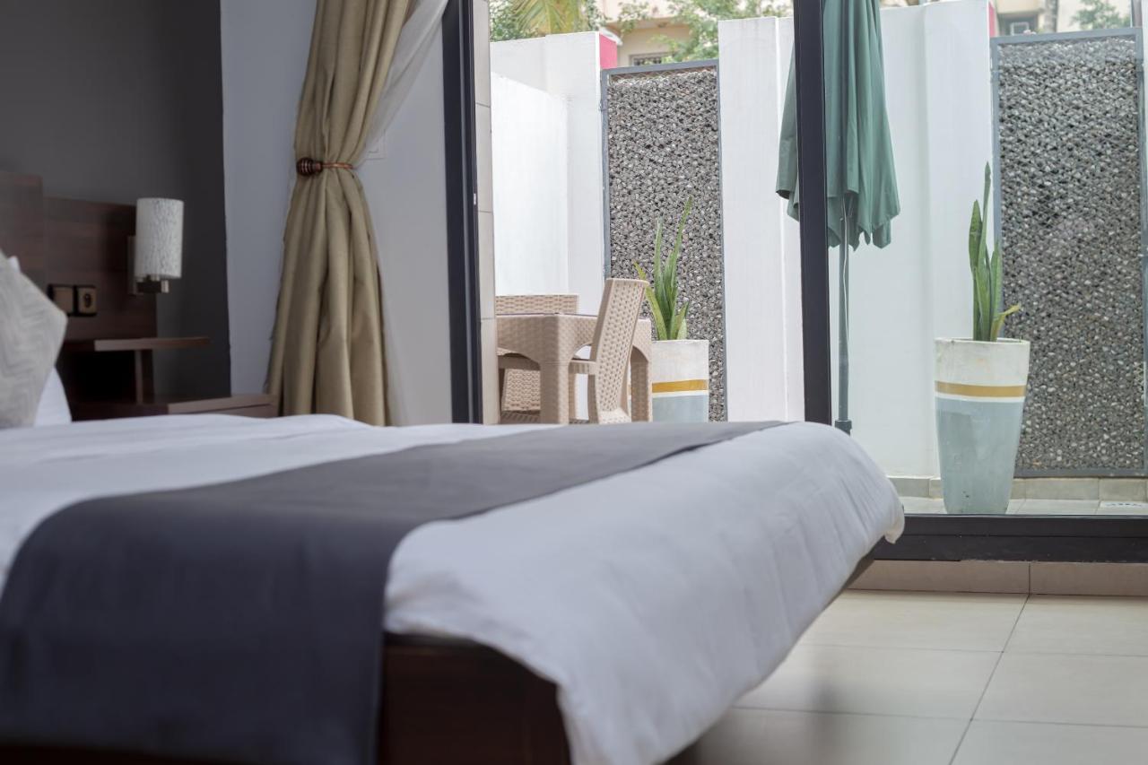 Robert'S Hotel Abidjan Buitenkant foto